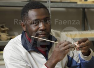 Il giovane ceramista Victor Fotso Nyie in finale al concorso “Artigiano del Cuore”