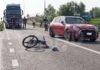 Scontro auto-bici all’incrocio, grave un anziano