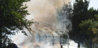 Incendio in un’azienda agricola di Voltana: nessun ferito