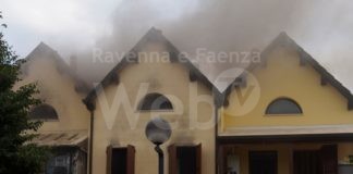 A fuoco tre case a Fosso Ghiaia: villette inagibili, danni ingenti