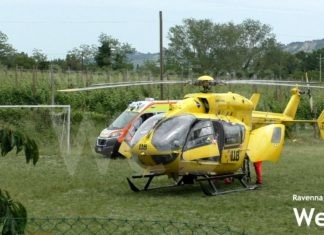 Caduta di gruppo durante un’escursione in bici: due ciclisti in ospedale