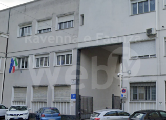 Dipendenti assunti all’estero per non pagare contributi, evadere il fisco e con stipendi inferiori al minimo | VIDEO