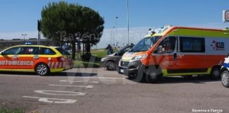 Casal Borsetti moto si scontra con auto, grave motociclista 20enne