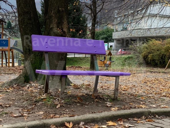 panchina viola della gentilezza quincinetto