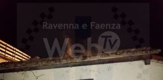 Incendio doloso in un’abitazione, la polizia locale denuncia due artigiani