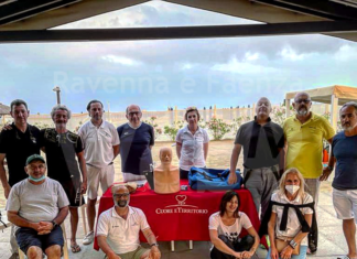 Gli operatori degli stabilimenti balneari abilitati all’uso del defibrillatore grazie a Cuore e Territorio