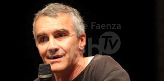 Le congratulazioni del sindaco de Pascale a Martinelli per il premio ricevuto dall’Associazione nazionale dei critici francesi