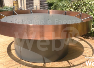 Dopo 700 anni, una ‘corona d’alloro’ per Dante: inaugurata la nuova opera di design dedicata al Sommo Poeta