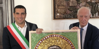 Ravenna dona un Sant’Apollinare in mosaico a Mattarella in occasione del suo compleanno, il 23 luglio