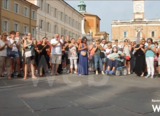Manifestazione spontanea contro il Green Pass in piazza del Popolo a Ravenna