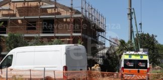 Ha perso la vita l’uomo caduto da un ponteggio mentre lavorava in un cantiere a Castiglione