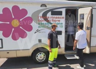 Il camper vaccinale dell’Ausl questa settimana di fronte agli istituti Alberghieri di Cervia e Riolo Terme