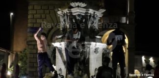 Danni alla fontana: non sembrano essere gravi. Sarà avviata un’opera di restauro e tutela