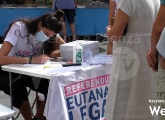 In piazza il banchetto del Comitato Referendum Eutanasia Legale Faenza