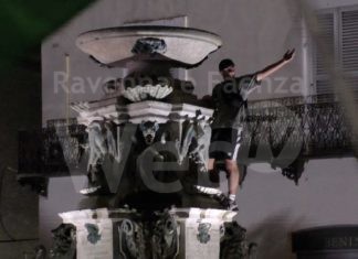 Italia Nostra: “Bisogna preoccuparsi se in tanti hanno pensato di salire sulla fontana”