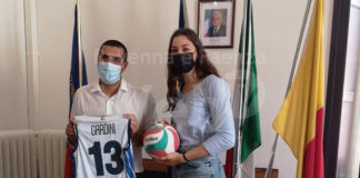 Il sindaco Michele de Pascale riceve la pallavolista ravennate Beatrice Gardini