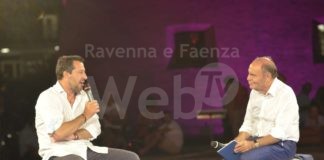 Festa della Lega: Berlusconi loda Salvini. Uniti sul centrodestra, divisi sui vaccini