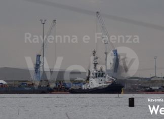La Berkan B è ancora nel porto di Ravenna: falliti i tentativi di recupero