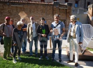 Il mosaico di Pannella davanti al carcere: Dis-Ordine incontra il segretario nazionale dei Radicali