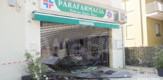 Via Trieste ore 6.00 automobilista sbanda e si schianta contro la Parafarmacia. Ferito ma non grave