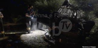Alfonsine: grave incidente, 41enne sorpassa auto sbanda e si ribalta nel fosso. Grave ricoverato al Bufalini