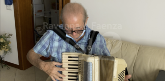 Musica: il faentino Aldo Fabbri regala una Fisarmonica Scandalli per il vincitore de Il Liscio nella Rete a Forlì