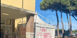 Atto vandalico dei no vax anche all’ospedale di Cervia
