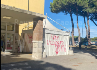 Atto vandalico dei no vax anche all’ospedale di Cervia
