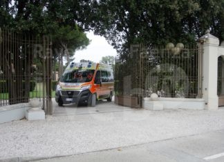 Furto a Villa Monaldina: il ladro ruba un’auto e fugge sfondando il cancello