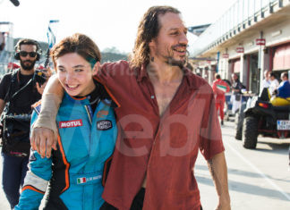 Lunedì alla Molinella proiezione speciale del film “Veloce come il vento”. Domenica in programma “Sulla infinitezza”