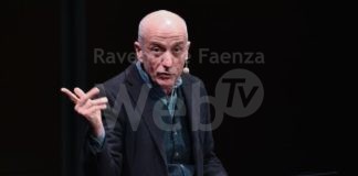 ROSSINI OPEN: Peppe Servillo rilegge il mito di Fred Buscaglione sotto il monumento a Francesco Baracca