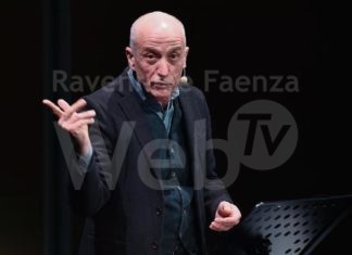 ROSSINI OPEN: Peppe Servillo rilegge il mito di Fred Buscaglione sotto il monumento a Francesco Baracca