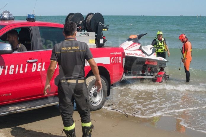 ragazza scomparsa mare