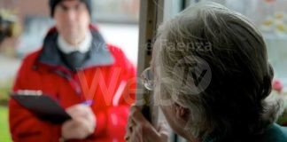 Tenta la truffa del finto operatore della rete del gas, ma viene scoperto