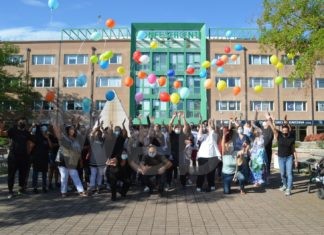 Il lancio dei palloncini ha aperto la festa del Quartiere Alberti