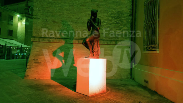 Fanciulla con le trecce - luce verde