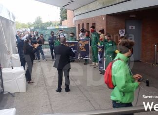 OMC, la protesta di Greenpeace: “Basta greenwashing e spendere fondi pubblici per le energie fossili”