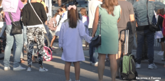 Scuola: fra mascherine e distanziamento si torna in classe in presenza