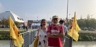 Contestazione fuori dal Pala De André contro l’OMC. E contro-picchetto dei Repubblicani