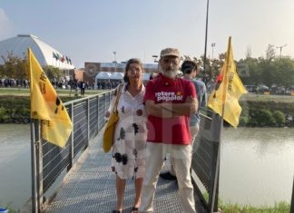 Contestazione fuori dal Pala De André contro l’OMC. E contro-picchetto dei Repubblicani