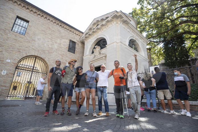 RAVENNA 5/09/21. TRAIL ROMAGNA - L' arrivo dei camminatori che hanno percorso Venezia-Ravenna terminando la loro camminata alla Tomba di Dante