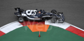 Male le Alpha Tauri in Russia