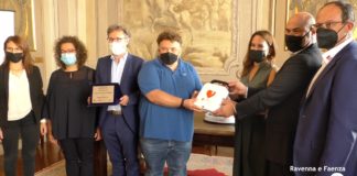 Nuovo defibrillatore al Macrelli: dono di Eco Certificazioni