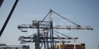 Nuova gru in TCR: “un investimento utile alla competitività del porto di Ravenna”