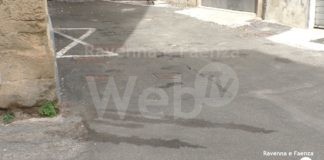 Un’estate di cattivi odori in centro: strade e muri usati come bagni pubblici