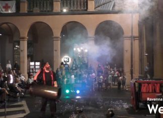 Gli artisti di strada riempiono i Salesiani. Successo per la prima giornata di Faenza Buskers