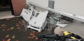 Un boato, poi l’esplosione: tentata rapina in un bancomat del Villaggio Anic