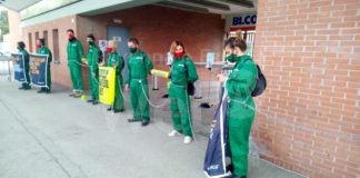 Greenpeace protesta davanti ai cancelli d’ingresso di OMC, ma i manifestanti vengono “ingabbiati”