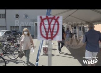 Scritte No Vax al Cmp di Ravenna: l’Ausl presenta una denuncia