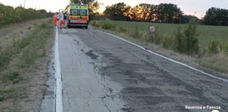 Rovinosa caduta in via Mercanta: ciclista trasportato al Bufalini